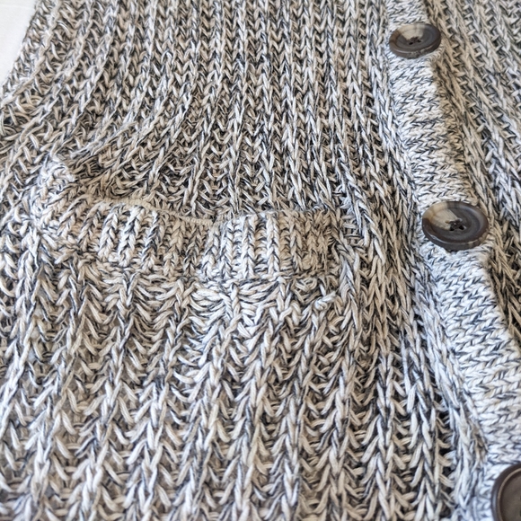 American Eagle Outfitters Cable Knit V Neck Cardigan Front Pockets - Picture 3 of 10